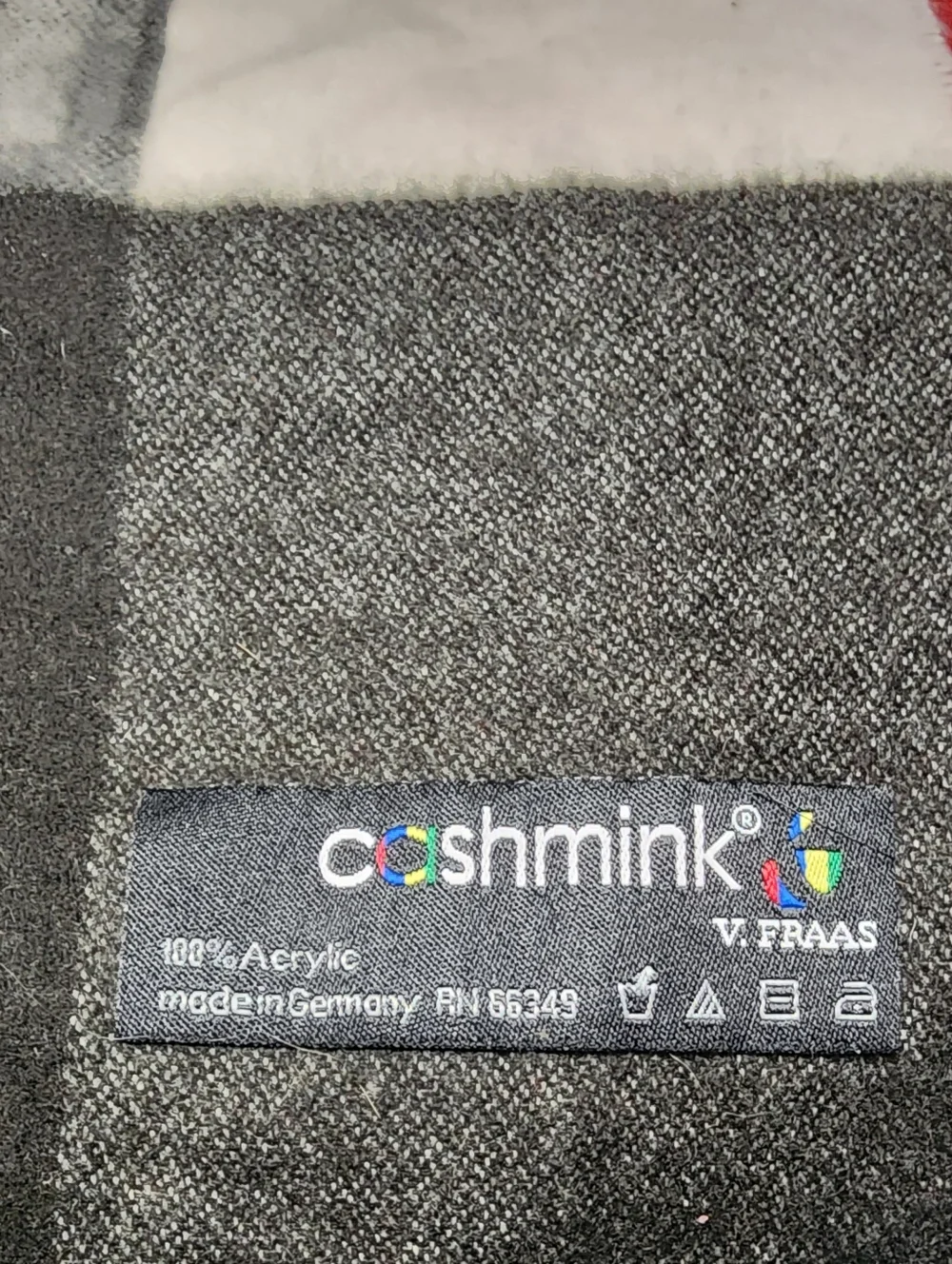 🧣✨ V. Fraas Cashmink Colorblock Scarf · 11